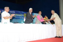 Mr. Bhatia honouring the Chief Minister
